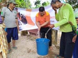 Penyaluran Infrastruktur Wakaf Sumber Air Bersih Dari Rumah Zakat di Desa Kertamukti