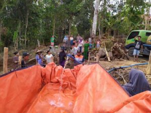 Rumah Zakat Salurkan Air Bersih 16.000 Liter di Desa Kertamukti
