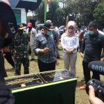 Bupati Sumedang, Dr H Dony Ahmad Munir, S.T melakukan tanda tangan peresmian Kampung Sistik dan Program Rumah Hijau di Desa Mulyamekar Kecamatan Tanjungkerta, Rabu (28/10).