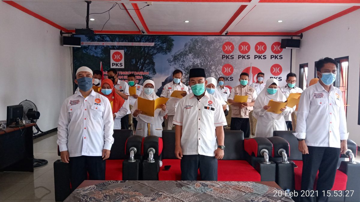 Jajaran DPTD PKS Sumedang disela prosesi pelantikan di Kantor DPTD PKS Sumedang, Sabtu (20/2/2021). (Foto: Istimewa)