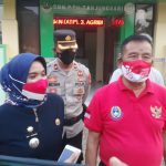H. Umuh Muchtar didampingi Forkopimcam Tanjungsari saat diwawancarai seusai menghadiri pengukuhan Paskibraka Tanjungsari