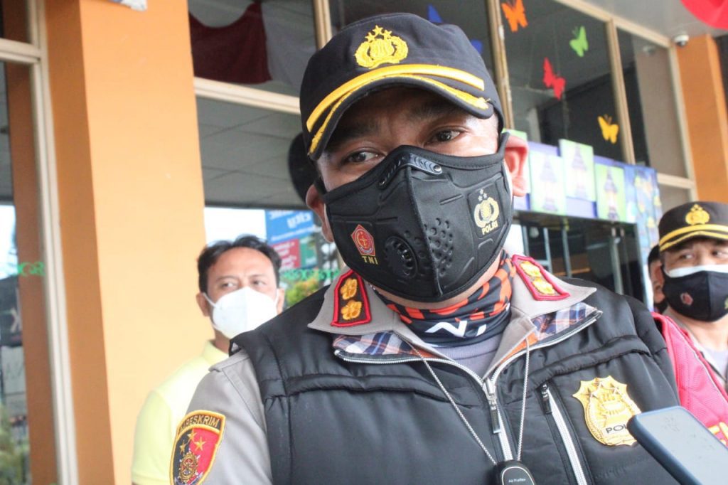Kapolres Sumedang saat diwawancarai awak media di Mall Jatos