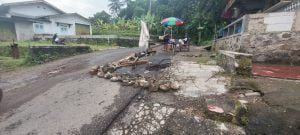 Tidak Diperhatikan, Warga Galang Dana Minimalisir Kerusakan Jalan Sukatani-Jingkang Kecamatan Tanjungmedar