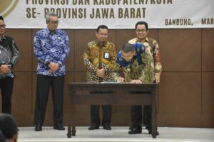 Wabup Sumedang Serahkan LKPD ke BPK RI Jabar