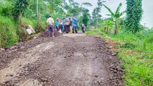 Bupati Sumedang Respon Kepedulian Warga Atas Perbaikan Jalan Jingkang-Cisumur Tanpa Uang Negara