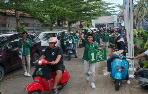 Komunitas Vespa Dampingi 50 Bacaleg DPC PKB Mendaftar ke KPU Sumedang