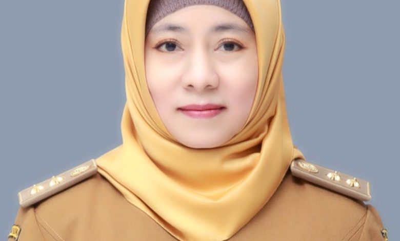 Kepala Sekolah SMAN 2 Cimalaka, Titin Suryati Sukmadewi, S.Si, M.Pd. (Foto : Istimewa)
