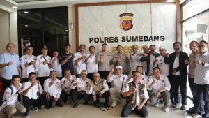 Buntut Dugaan Kasus Premanisme Berkedok Wartawan di Desa, Puluhan Kades Sambangi Mapolres Sumedang