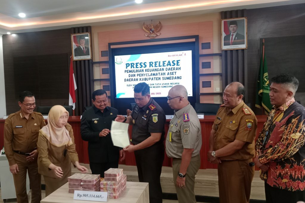 Kejari Sumedang Pulihkan Keuangan Daerah Rp13,9 Miliar, 22 Sertifikat Aset Daerah Diamankan