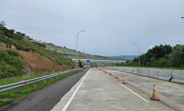Tol Cisumdawu Pasca Longsor