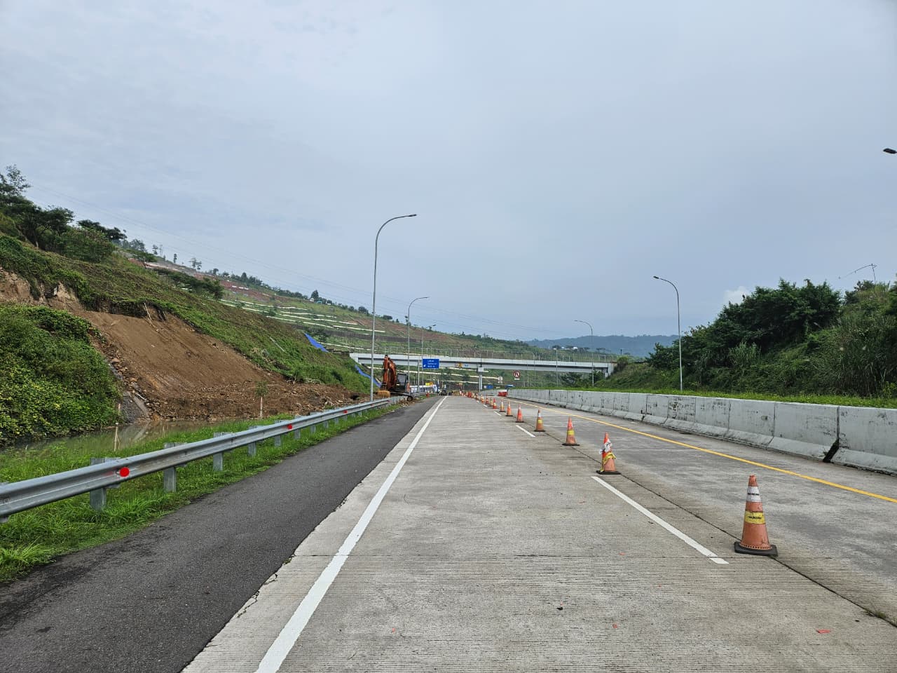 Tol Cisumdawu Pasca Longsor