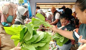 Pasar Murah Polres Sumedang Digelar di Taman Endog, Ibu-ibu Sumedang Serbu Belanja Kebutuhan Pokok