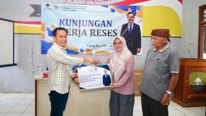 Reses di Sumedang, Ujang Bey Serap Aspirasi Warga soal Dana Desa dan PTSL, Serta Menyalurkan Bantuan