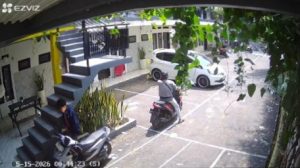 Terekam CCTV, Motor Honda Beat Milik Warga Sumedang Raib Digondol Maling Saat Terparkir di Kosan