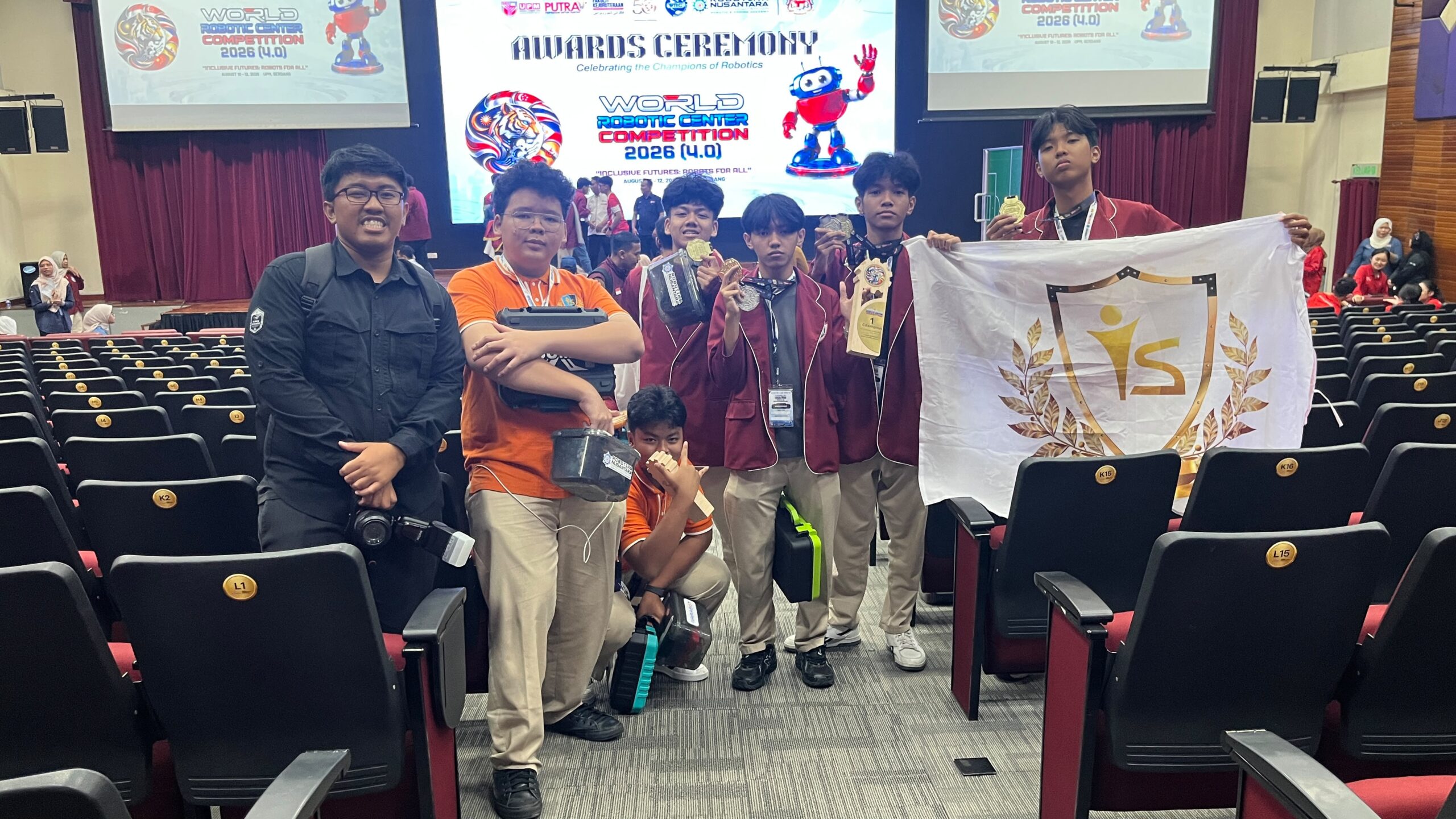 Siswa SMPIT & SMA IT Insan Sejahtera Sabet 5 Medali di Kejuaraan Robotik Internasional