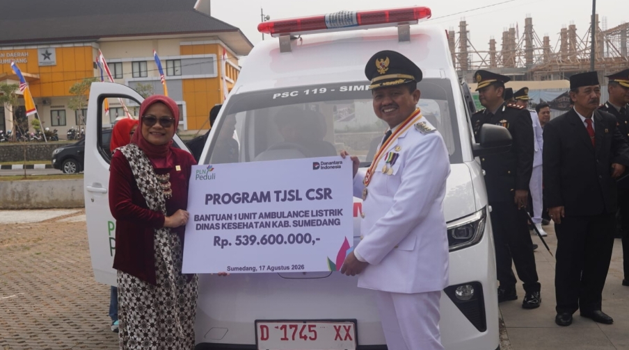 PLN Serahkan Ambulans Listrik untuk Perkuat Layanan Kesehatan Darurat di Sumedang