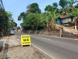 Setahun Setengah Dibiarkan, Tebing Jalur Bandung-Cirebon Kembali Longsor, Pemotor Jadi Korban, Pemdes Ciptasari Minta Perbaikan Permanen